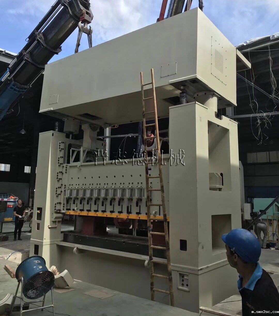 1000吨冲床,1000吨新利体育首页最新APP