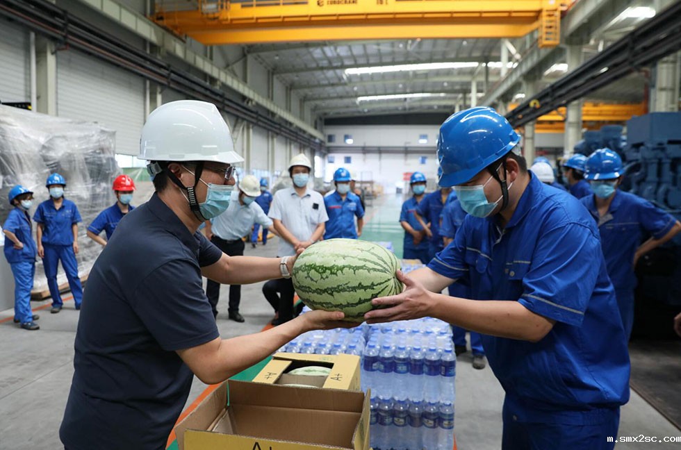 江苏工厂送清凉