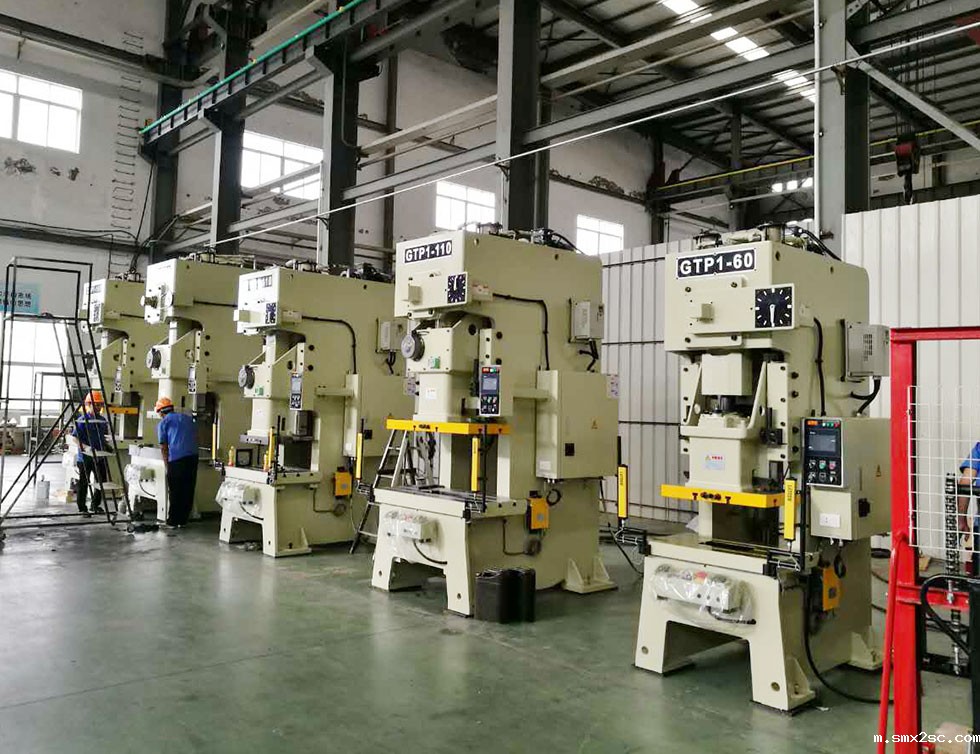 后勤援产新利体育首页最新APP生产车间