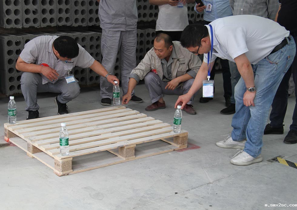 冲床车间叉车比赛