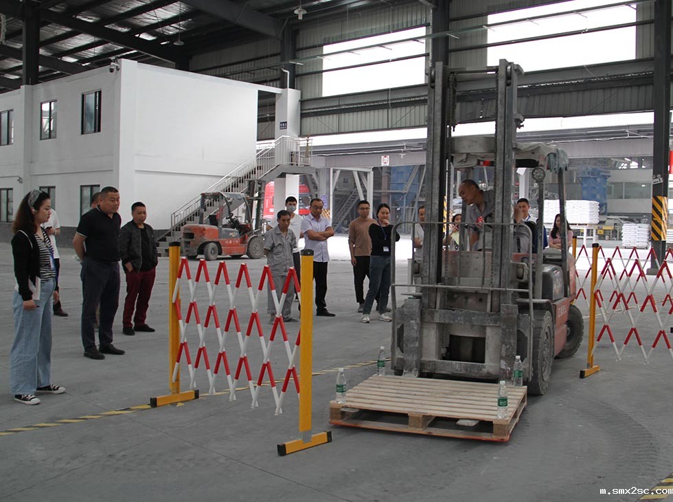 新利体育首页最新APP叉车比赛