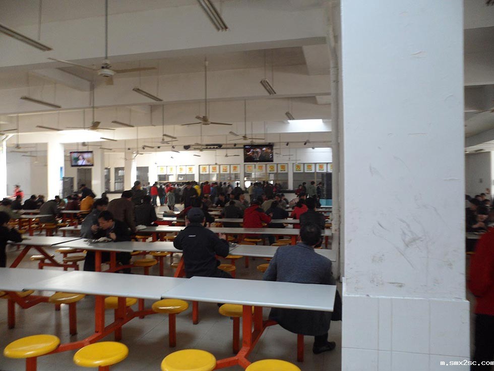 员工食堂就餐